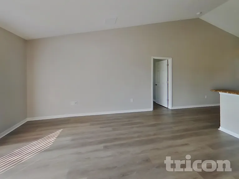 1044 Darlington Ct — Photo 3