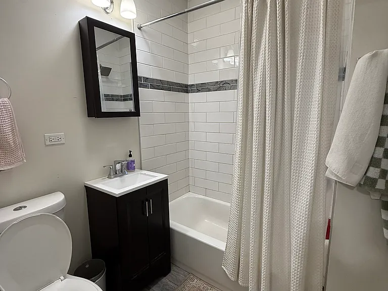 3815 N Greenview Ave #3817.5-1E — Photo 11