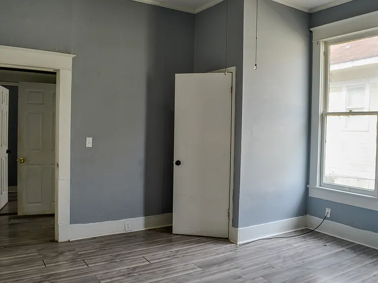 2416 Highland Ave — Photo 4