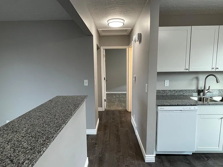 1224 W Indiana Ave #B — Photo 7