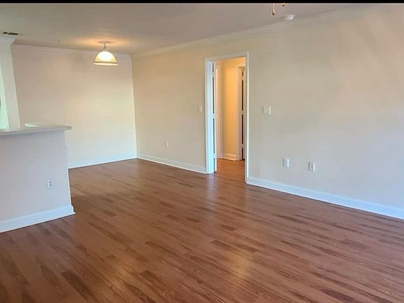 4th image of 18115 Sterling Gate Cir