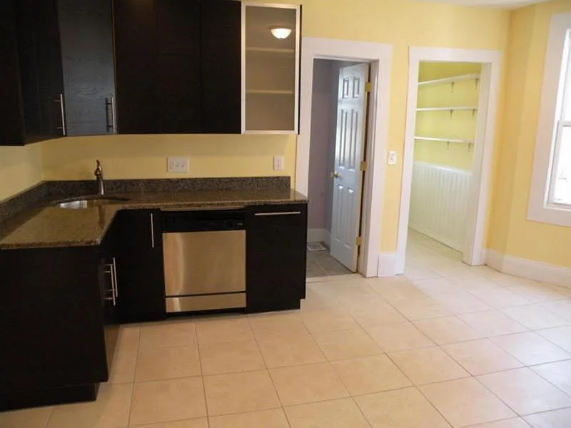 3 bed, 1100 sqft, $3,495 — Photo 3