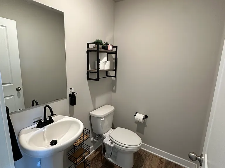566 Greywood Blvd SW — Photo 10