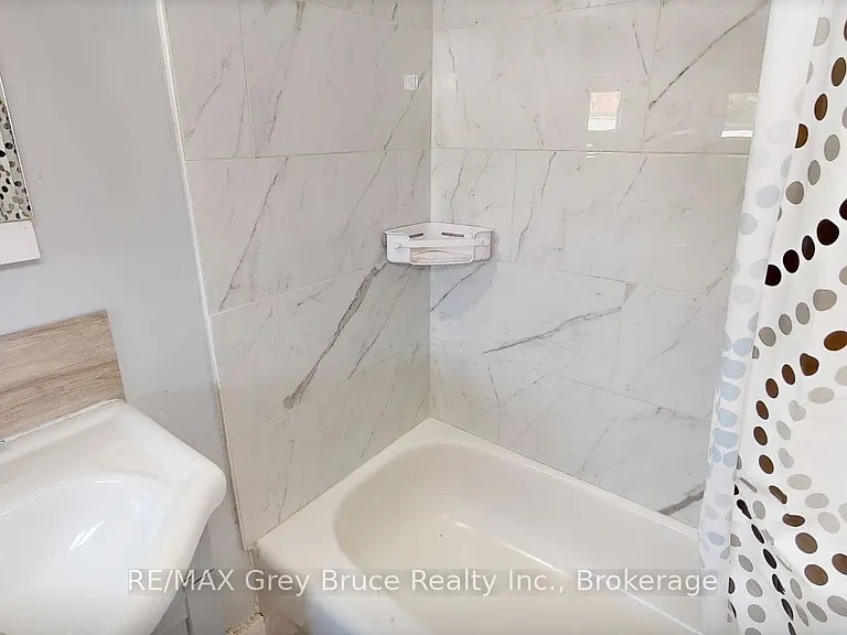 844 2nd Ave E #6 — Photo 3