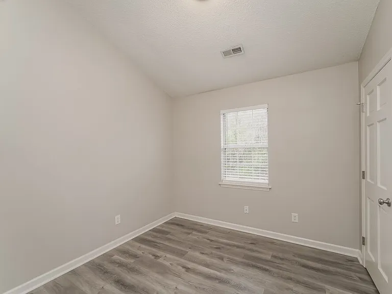 8908 Chesham Dr — Photo 11