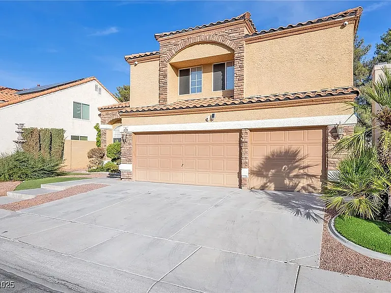 2728 Monrovia Dr — Photo 11