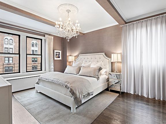 3rd image of 34 W 72nd St #123