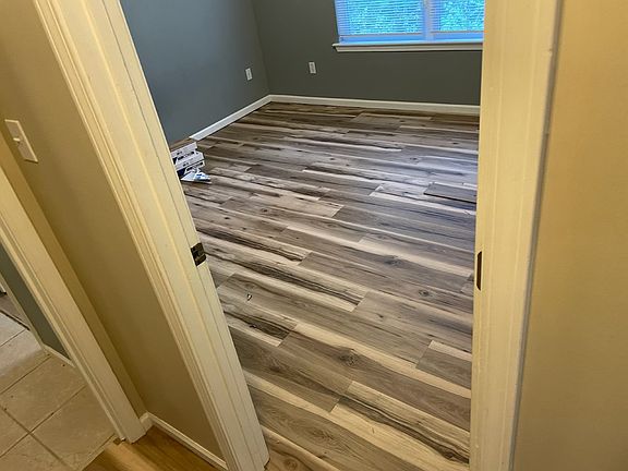 4th image of 316 Burnside Dr #1