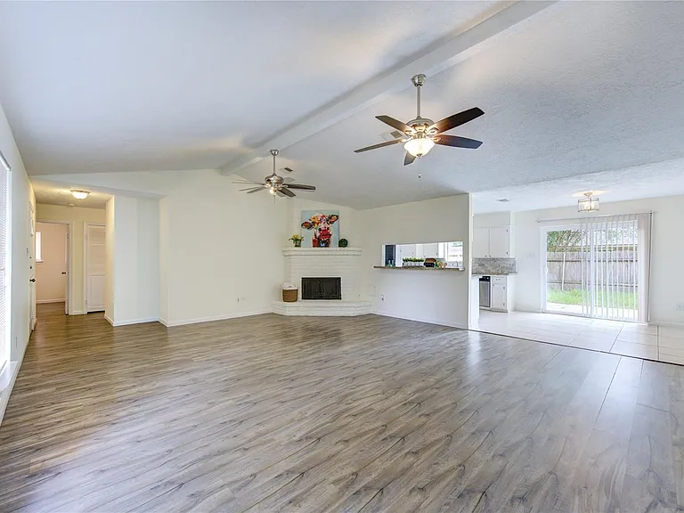 950 Grand Junction Dr — Photo 3