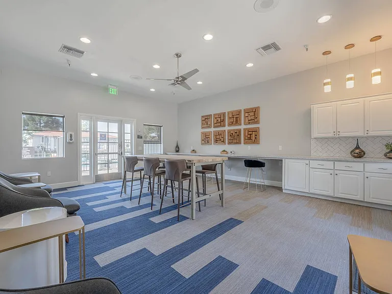 Berkdale Apartments — Photo 28