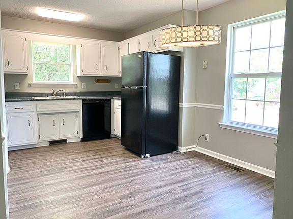 5th image of 329 Broadmore Dr
