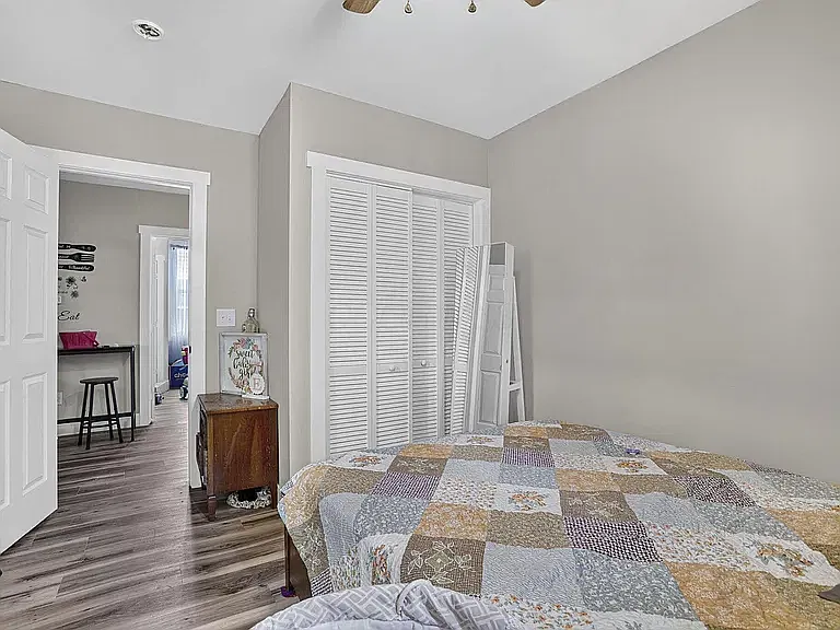 586 E Main St - 3 Bedroom — Photo 3