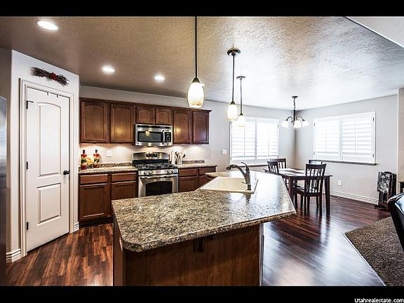 3rd image of 6894 W Sunlit Way