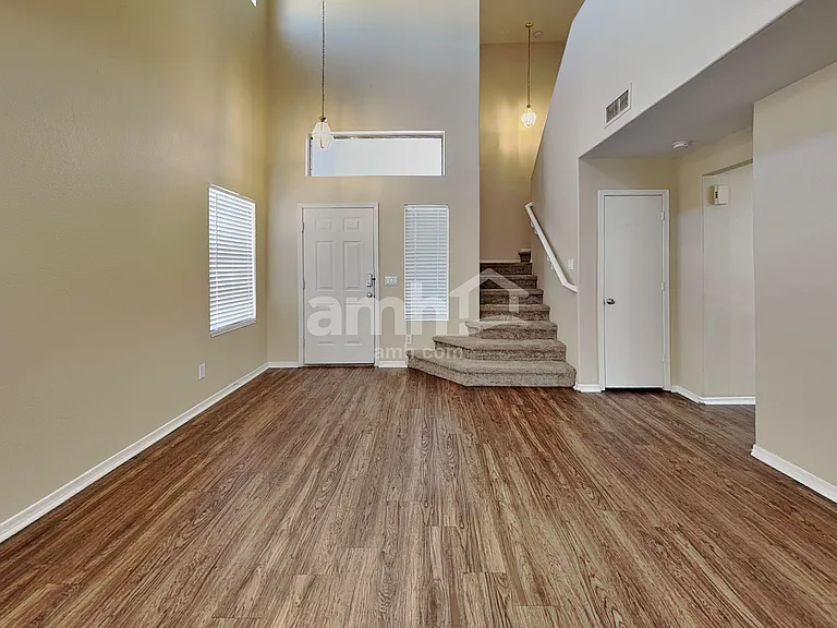 7926 N 54th Dr — Photo 5