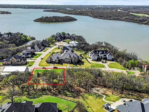 4th image of 2309 Oak Bluff Dr
