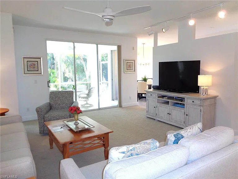 515 Laguna Royale Blvd #102 — Photo 4