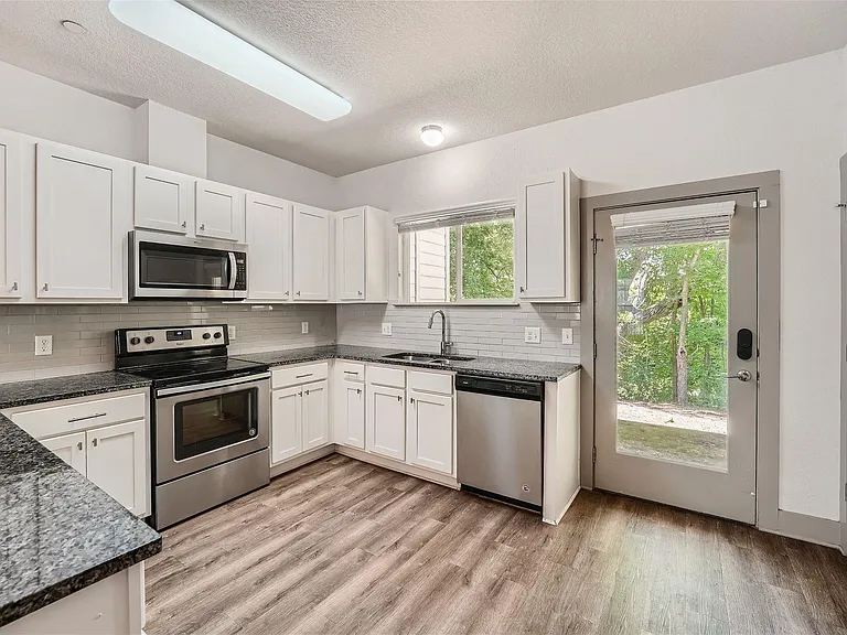 12264 Abbey Glen Ln — Photo 3