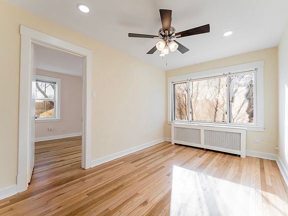 3rd image of 3908 W Montrose Ave #2F