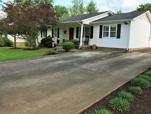 1st image of 136 Eagle Dr