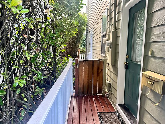 2nd image of 1524-1526 SW Montgomery St #1524