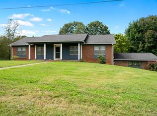 2513 Pinoak Dr, Hickory, NC 28602