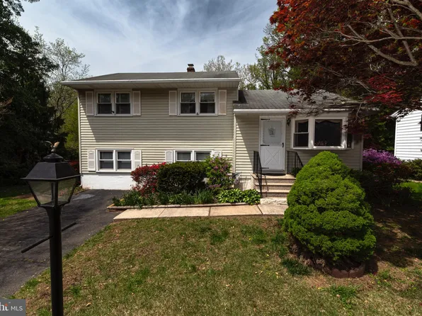 1040 Wagoner Dr, Wilmington, DE 19805