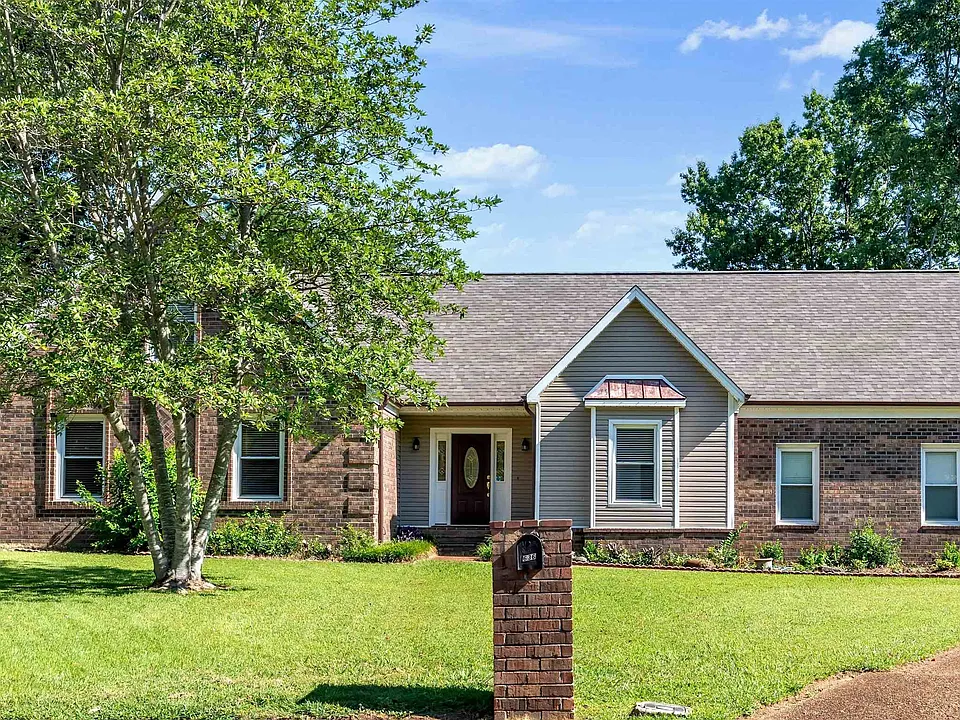 636 Fox Chase Cv N