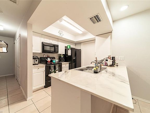 4th image of 821/823 NE 7th Pl