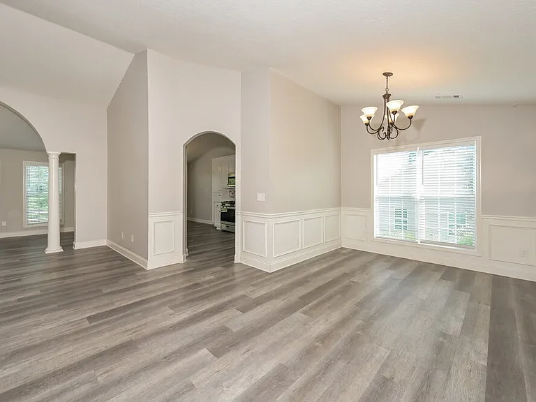 368 Embassy Dr — Photo 5