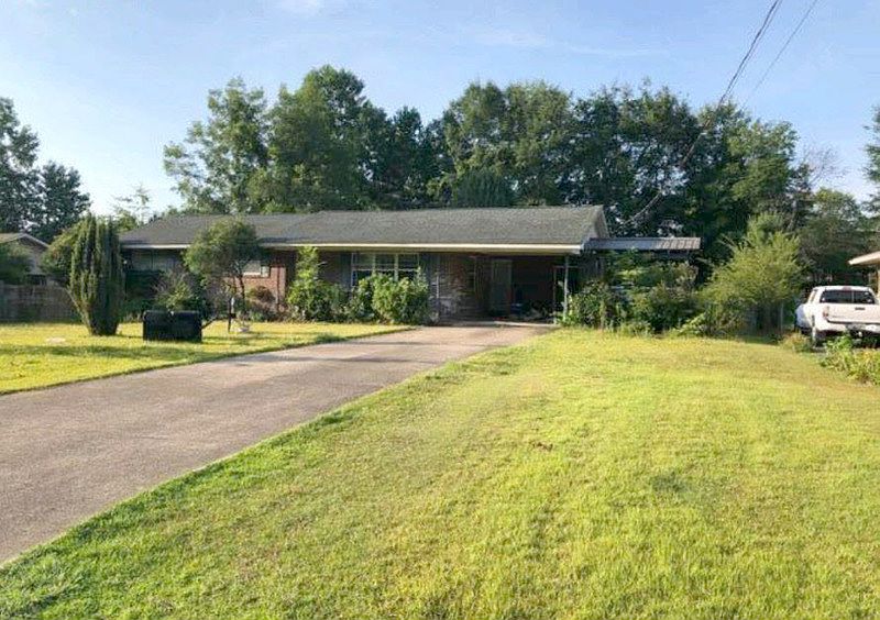 2nd image of 1303 Laurin St