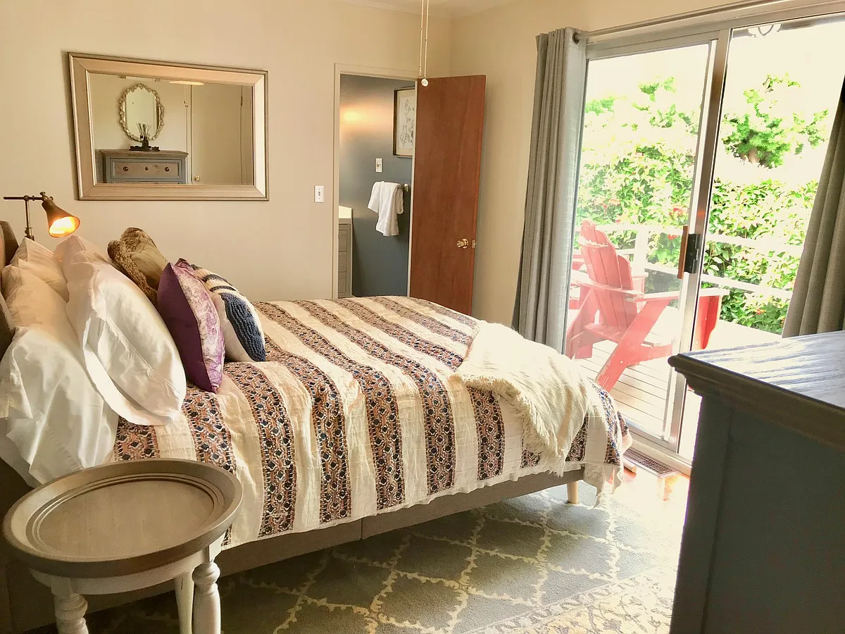 Fully furnished bedroom. Thoughtfully designed. - 621 N La Cumbre Rd