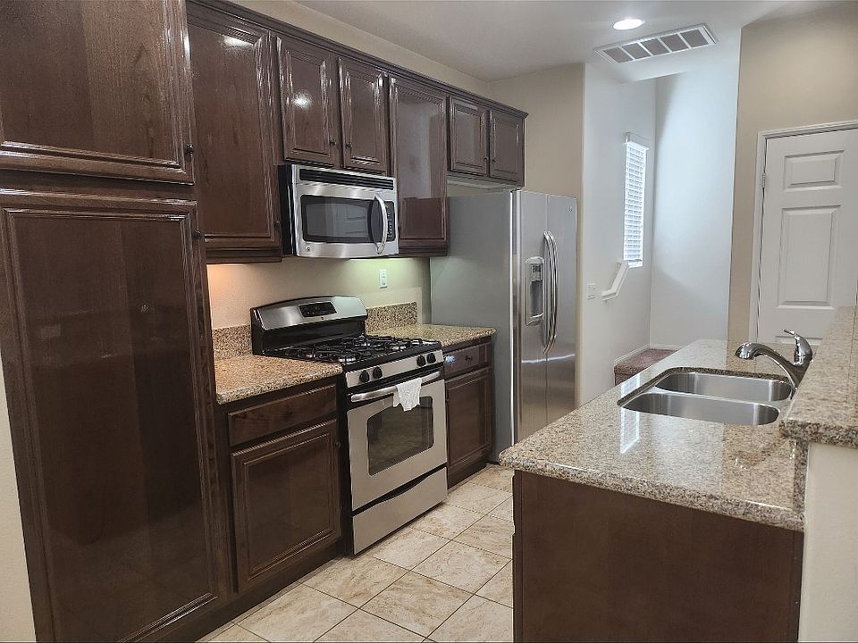 1st image of 44914 Honey Locust Dr