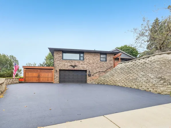 276 N Jackson Rd, Clarendon Hills, IL 60514