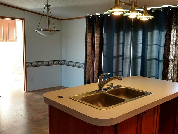 Kitchen & Dining Area