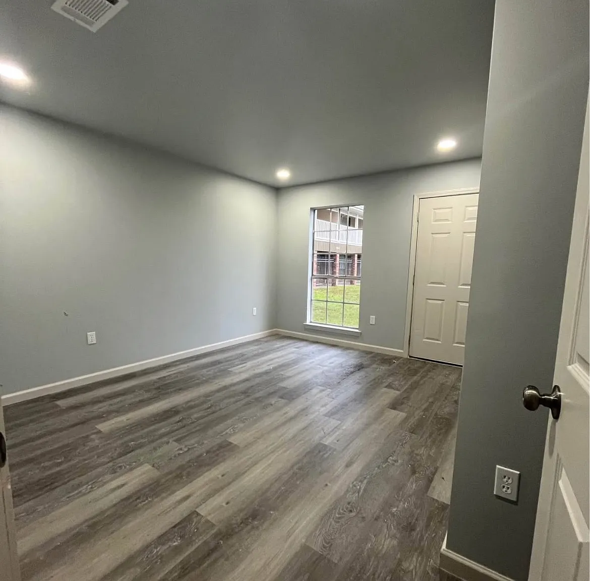 3 bed, 1500 sqft, $1,300 — Photo 2