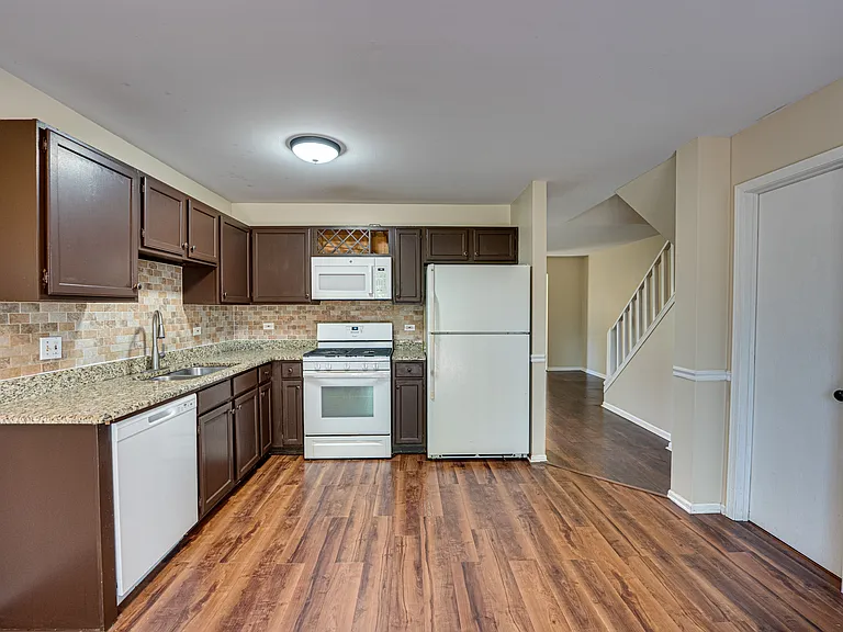 1320 Andover Dr — Photo 7