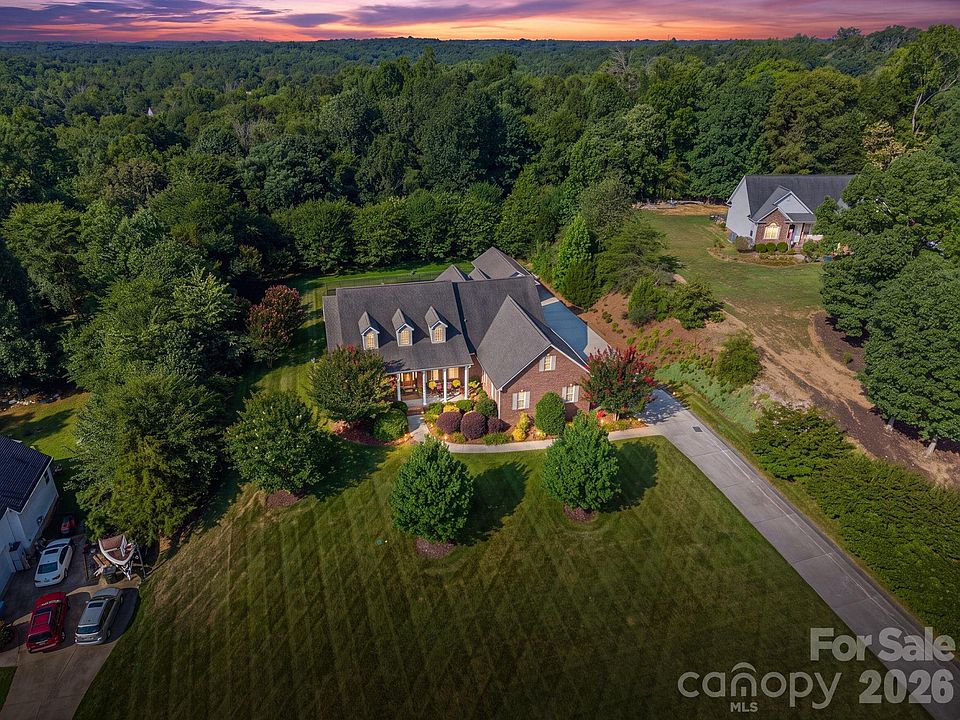 1st image of 961 Colleton Meadow Dr #37