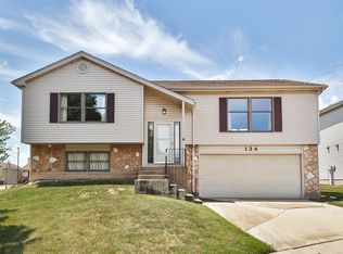 134 Hastings Mill Rd, Streamwood, IL 60107