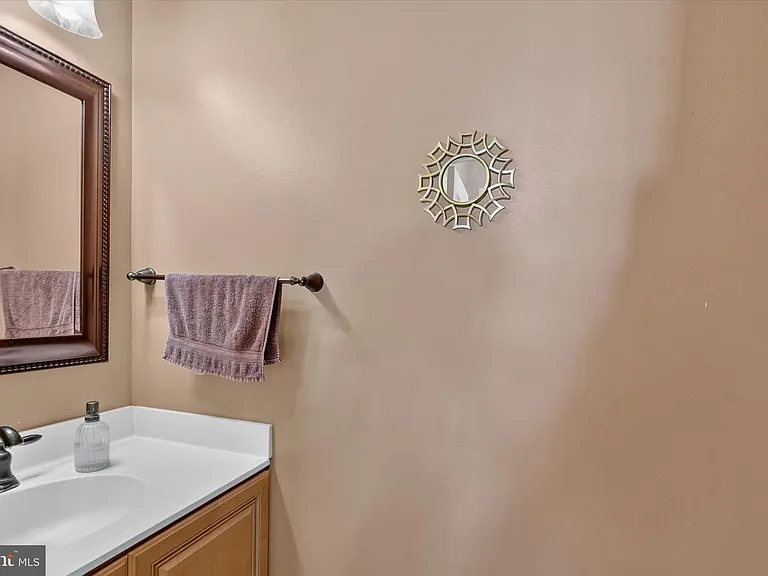 27 Lincoln Dr — Photo 46