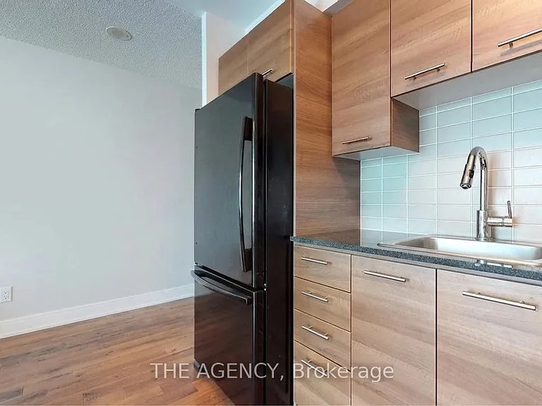 135 Village Green Sq #1015 — Photo 7