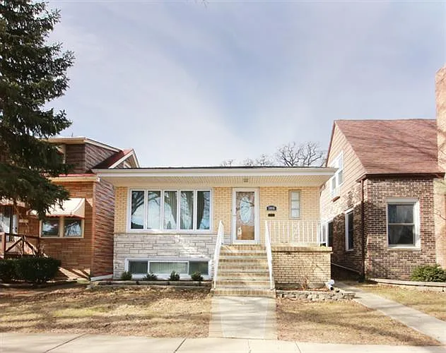 5046 N Natoma Ave photo 1