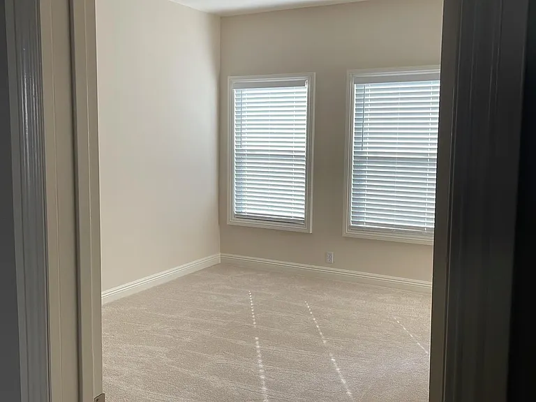712 S Mariposa Ave — Photo 8