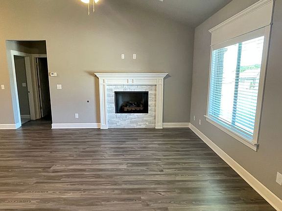 5th image of 555 E Oxen Ln