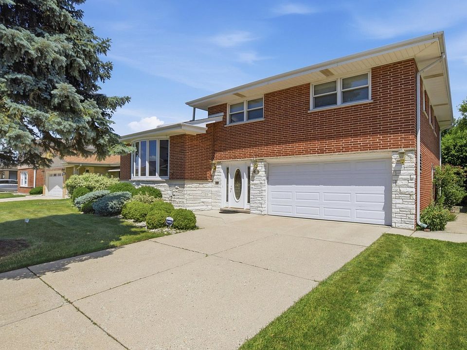 1st image of 8238 W Balmoral Ave