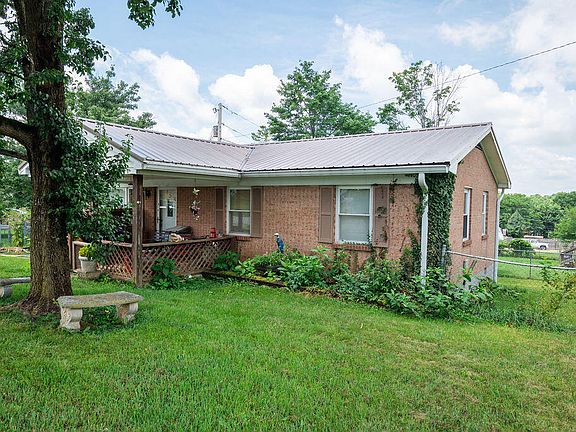 3rd image of 325 Foxwood Dr