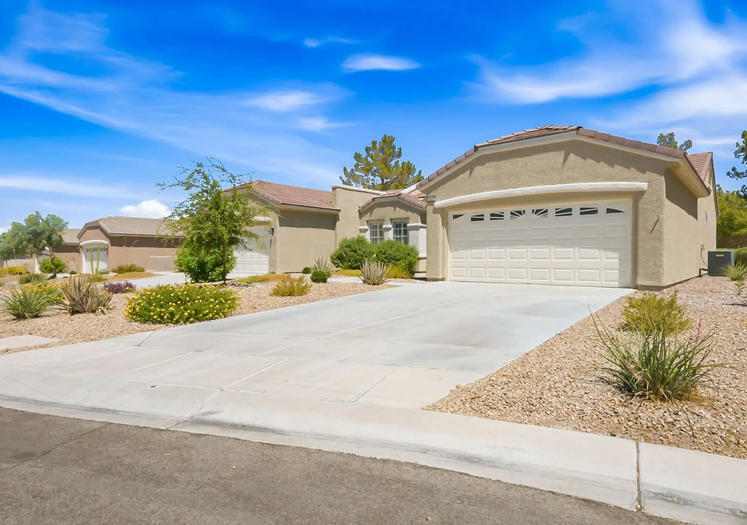Amazing 2 BD 2 BA Townhome — Photo 1