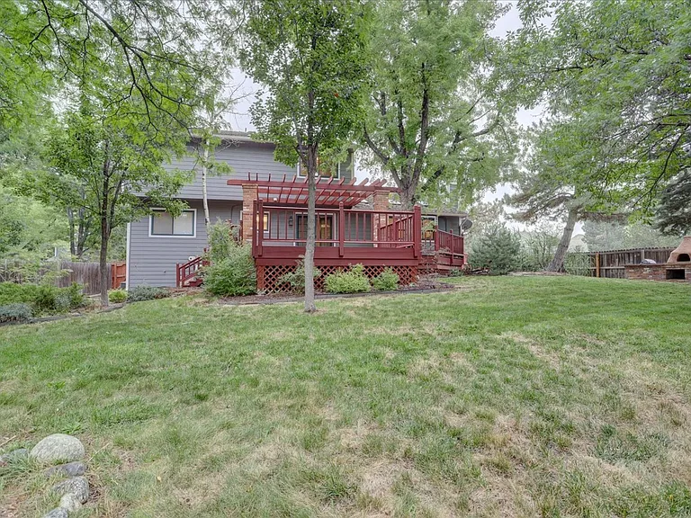 10701 Hobbit Ln — Photo 8