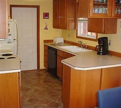 Oak cabinets w/ newer floor