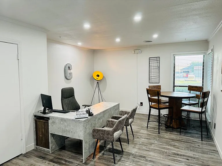 Cimarron Apartments — Photo 9