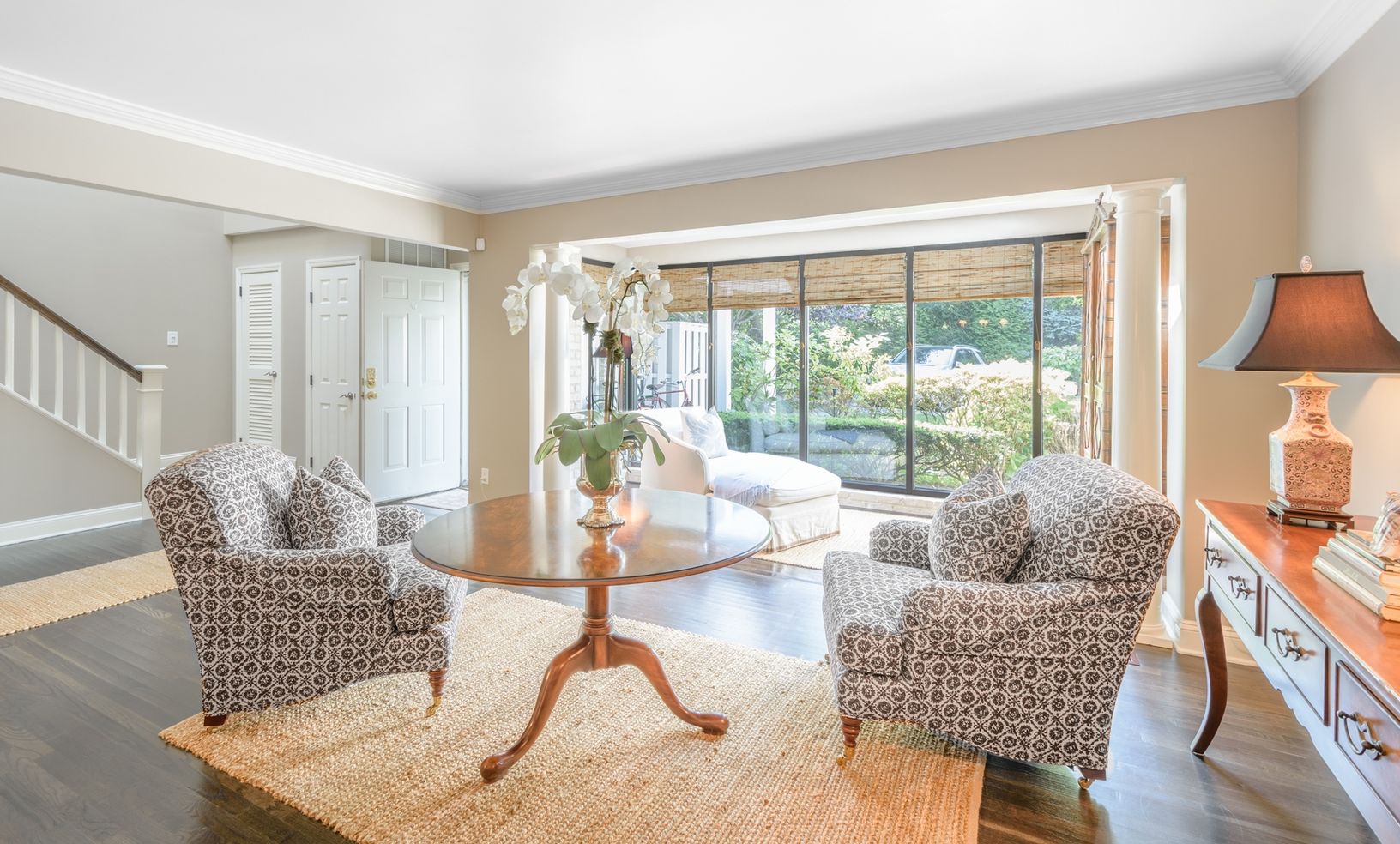 ADDITIONAL SEATING AREA